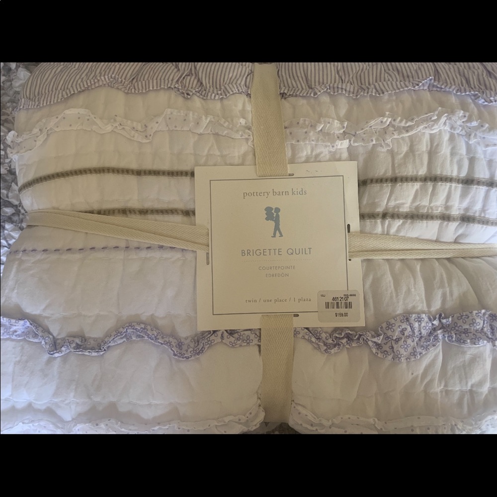 New pottery barn kids twin comforter and sheet. - Picture 3 of 3